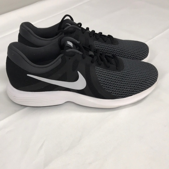 nike revolution 4 grey black